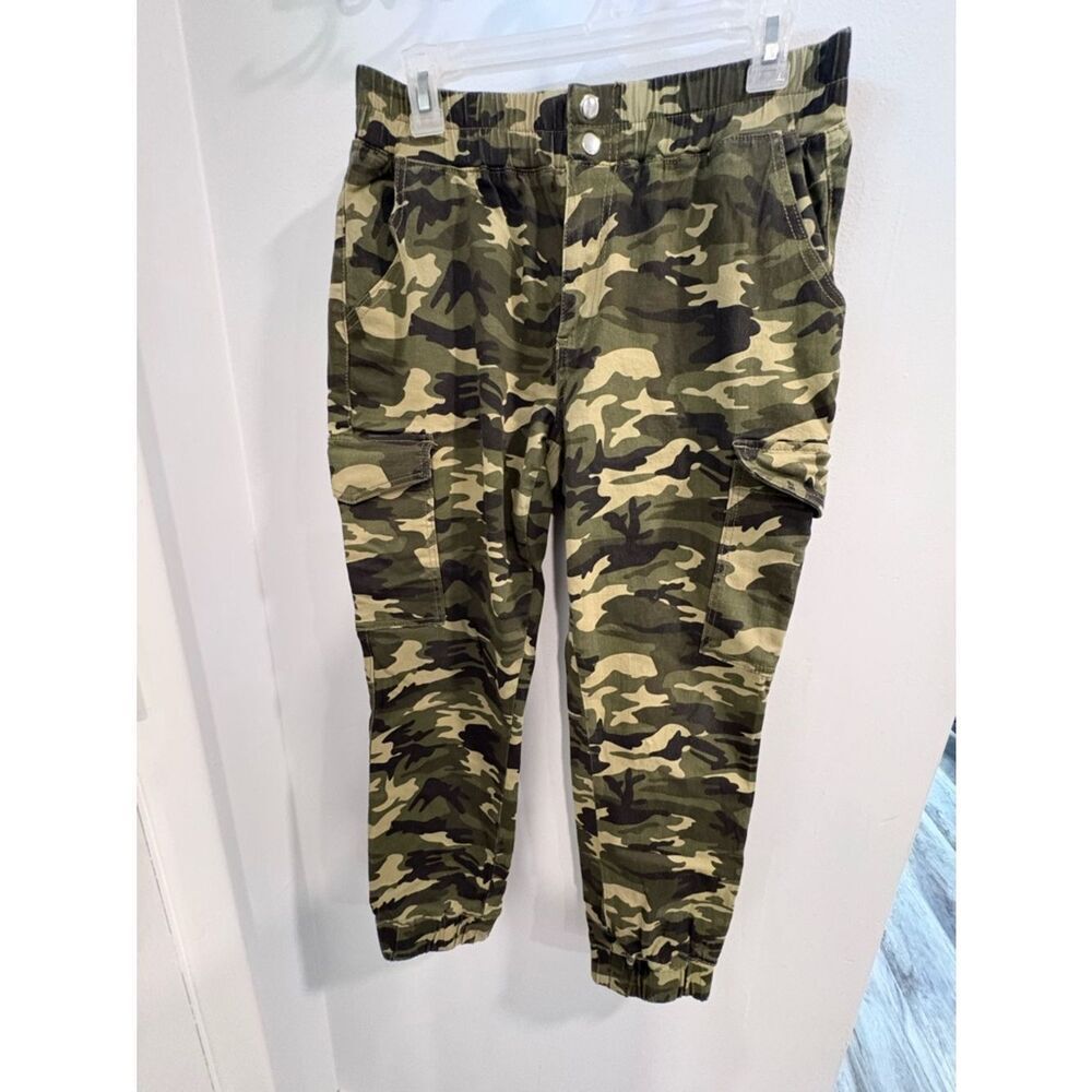 Almost Famous Women's Camouflage Cargo Ankle Pants - Olive Camo
